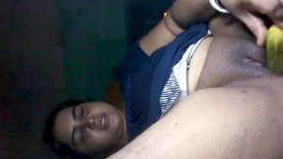 Mustbration: Watch a horny Indian bhabi get it on with Kheera