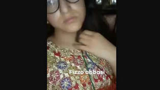 Pakistani girl flaunts her big boobs in a seductive manner