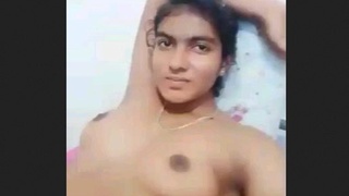 Indian girl shows off her pussy in a sensual video