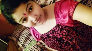 Chubby bhabi gets naughty in this steamy video