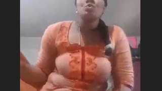 Dudu's big butt bhabi gets naughty in a steamy video